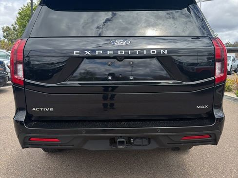 Used 2025 Ford Expedition Max Active RWD image 4