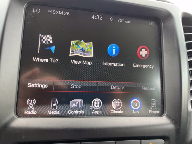 Used 2018 Jeep Cherokee Overland w/ Technology Group AWD/4WD image 34