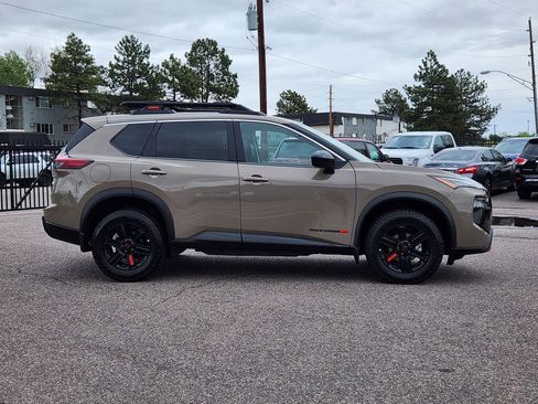 Used 2025 Nissan Rogue SV AWD/4WD image 4