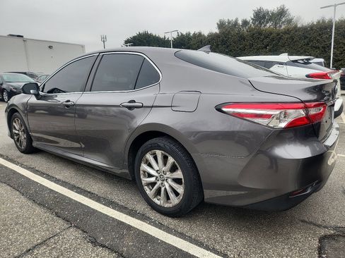 Used 2019 Toyota Camry LE image 4