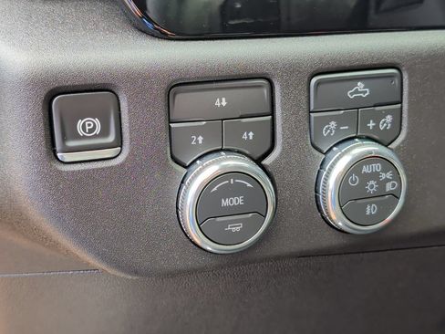 Used 2026 GMC Sierra 2500 SLE w/ SLE Value Package; AWD/4WD image 14