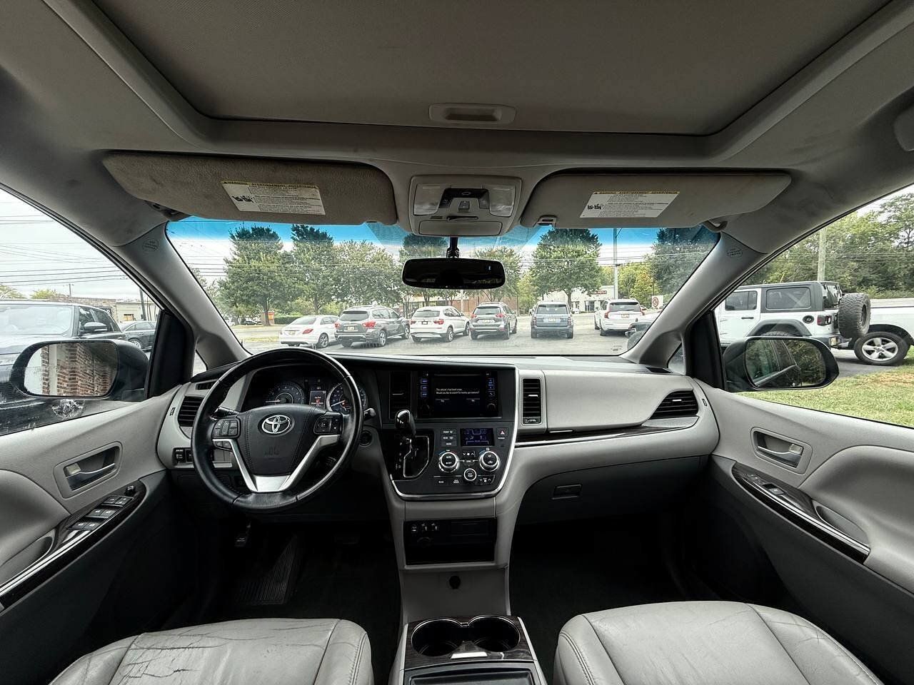 Used 2015 Toyota Sienna XLE w/ XLE Navigation Package FWD image 16