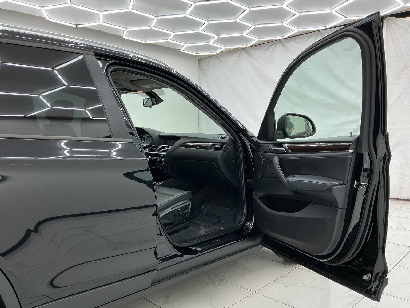 Used 2017 BMW X3 xDrive28i AWD/4WD image 17
