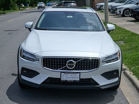 New 2026 Volvo V60 B5 Cross Country Plus w/ Climate Package AWD/4WD image 5
