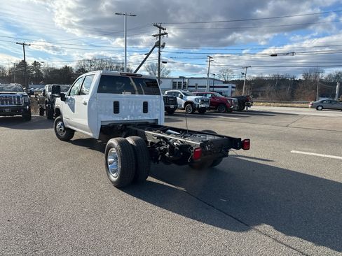 New 2026 GMC Sierra 3500 SLE w/ SLE Convenience Package image 5