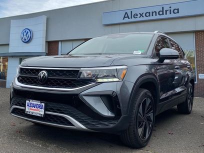 Certified 2024 Volkswagen Taos SE w/ Panoramic Sunroof Package