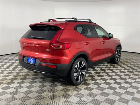 Used 2024 Volvo XC40 B5 Plus w/ Protection Package Premier image 26
