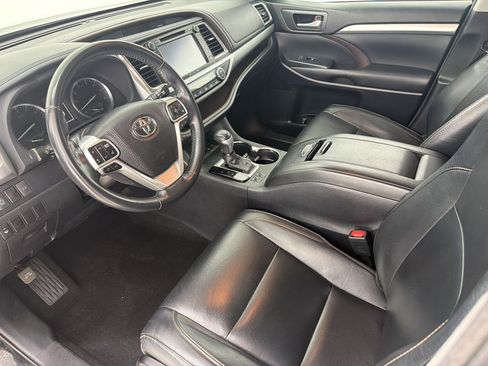 Used 2017 Toyota Highlander XLE AWD/4WD image 27