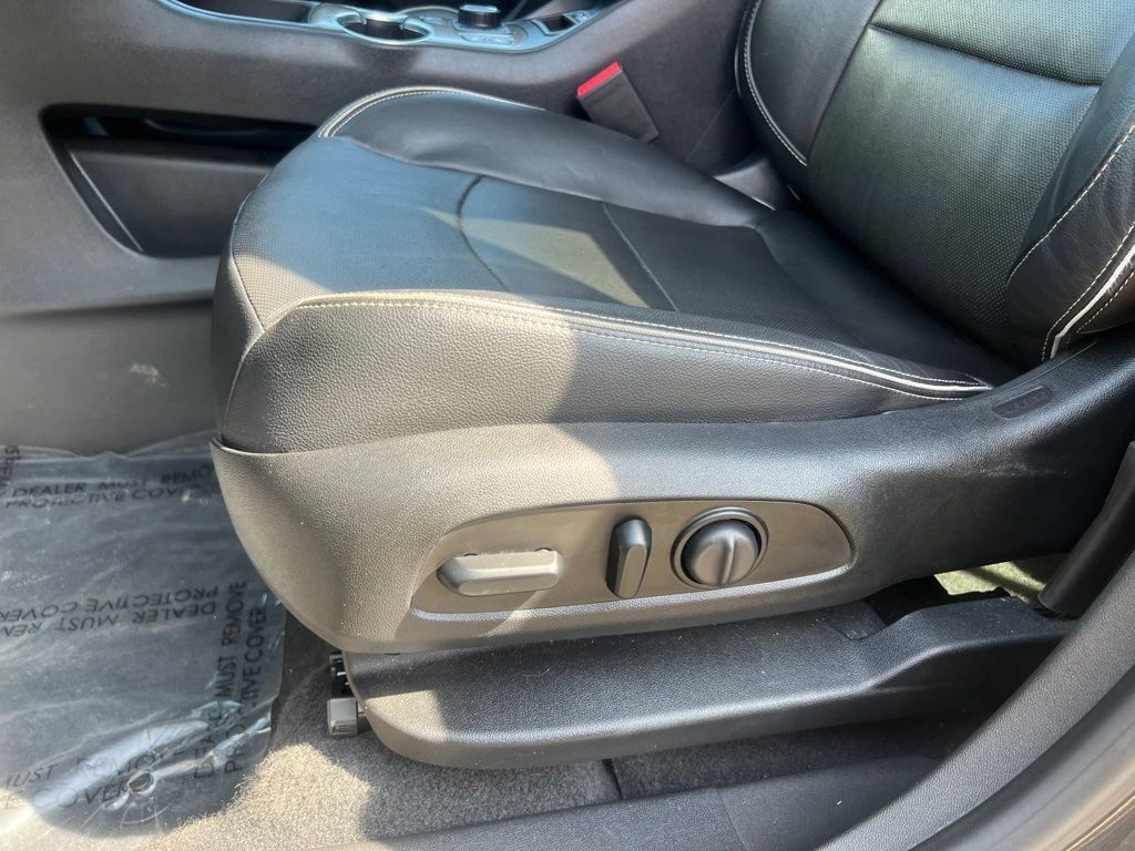 Used 2020 GMC Terrain Denali w/ Denali Premium Package FWD image 8