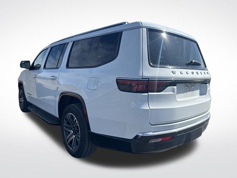 Certified 2024 Jeep Wagoneer L Series II w/ Flexible Seating Group image 8