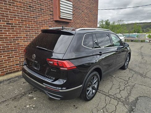 Used 2022 Volkswagen Tiguan SE AWD/4WD image 2