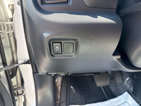 Used 2015 Nissan Versa S Plus FWD image 17