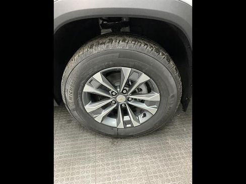New 2027 Chevrolet Equinox LT w/ Safety and Technology Package AWD/4WD image 41