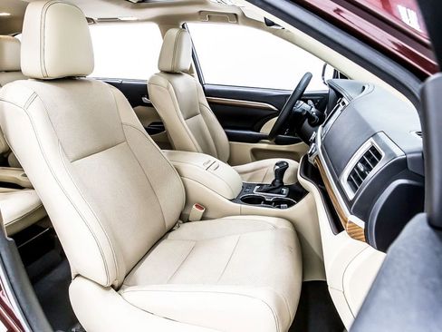 Used 2017 Toyota Highlander Limited FWD image 31