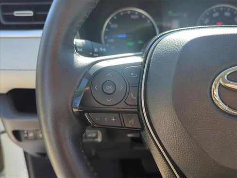 Used 2021 Toyota RAV4 XLE Premium image 13