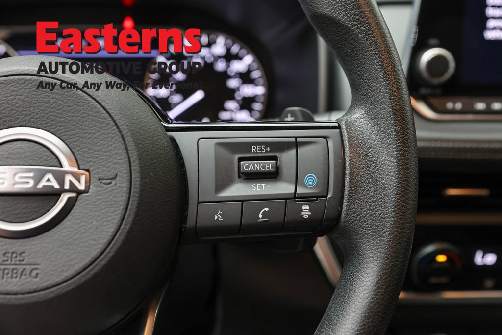 Used 2023 Nissan Rogue SV AWD/4WD image 16