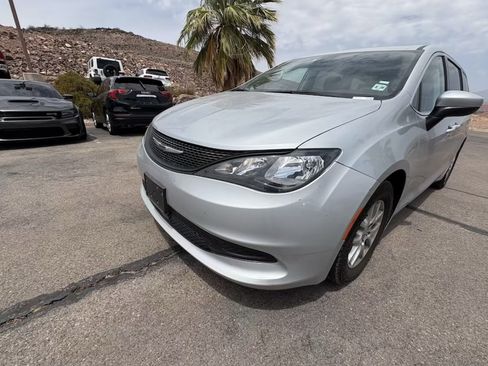 Used 2023 Chrysler Voyager LX FWD image 1