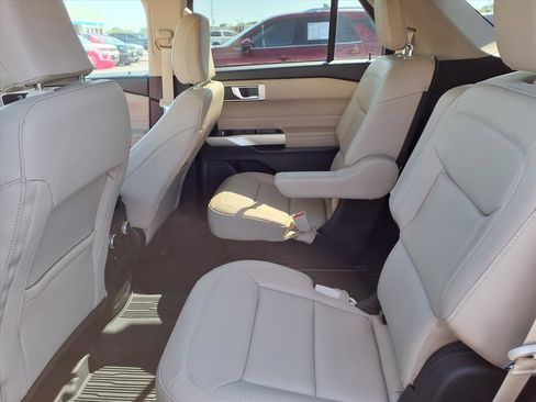 Used 2023 Ford Explorer XLT w/ Equipment Group 202A image 27