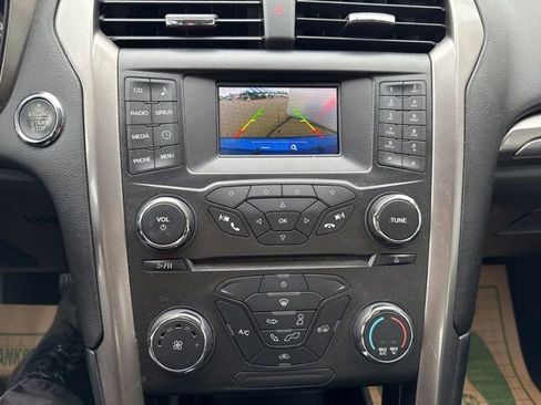 Used 2017 Ford Fusion SE FWD image 22