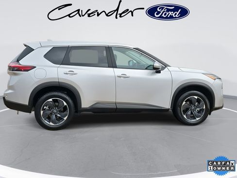 Used 2025 Nissan Rogue SV image 4