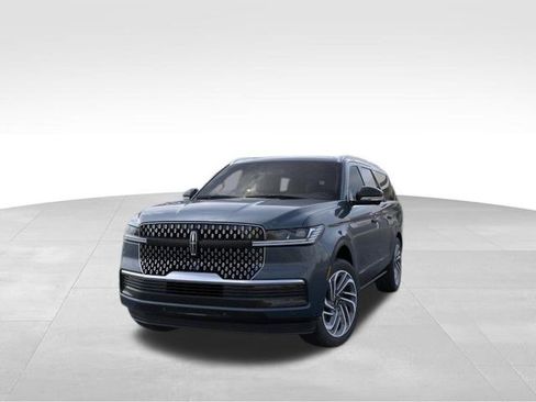 New 2026 Lincoln Navigator L Reserve AWD/4WD image 2