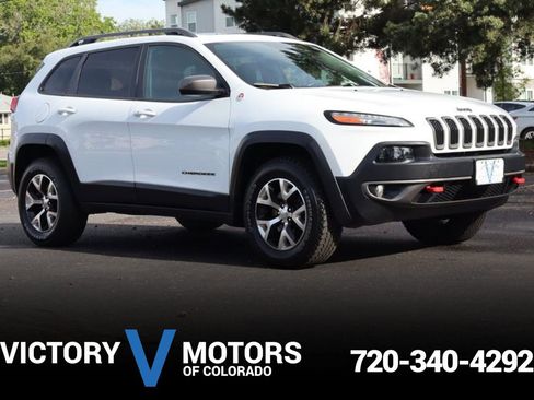 Used 2015 Jeep Cherokee Trailhawk w/ Comfort/Convenience Group AWD/4WD image 1