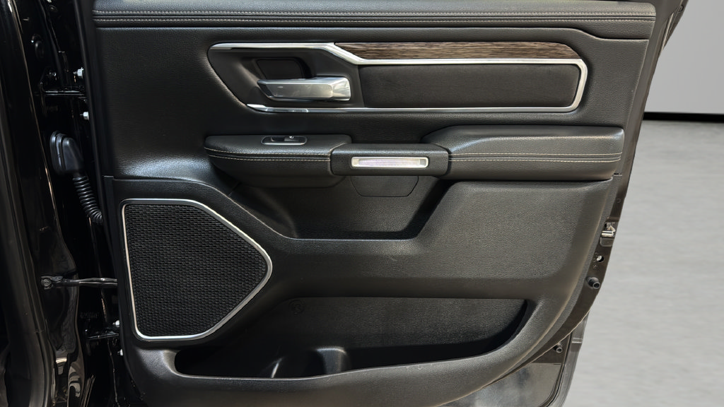 Used 2019 RAM 1500 Laramie AWD/4WD image 14
