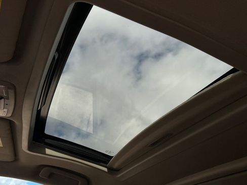 Used 2018 Toyota Sienna Limited Premium w/ Carpet Mat Package image 26