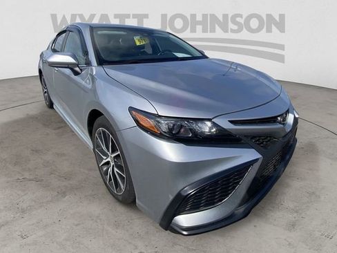 Used 2021 Toyota Camry SE FWD image 13