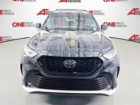 Used 2023 Toyota Highlander XSE image 2