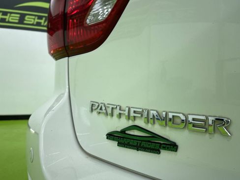 Used 2018 Nissan Pathfinder SV image 13