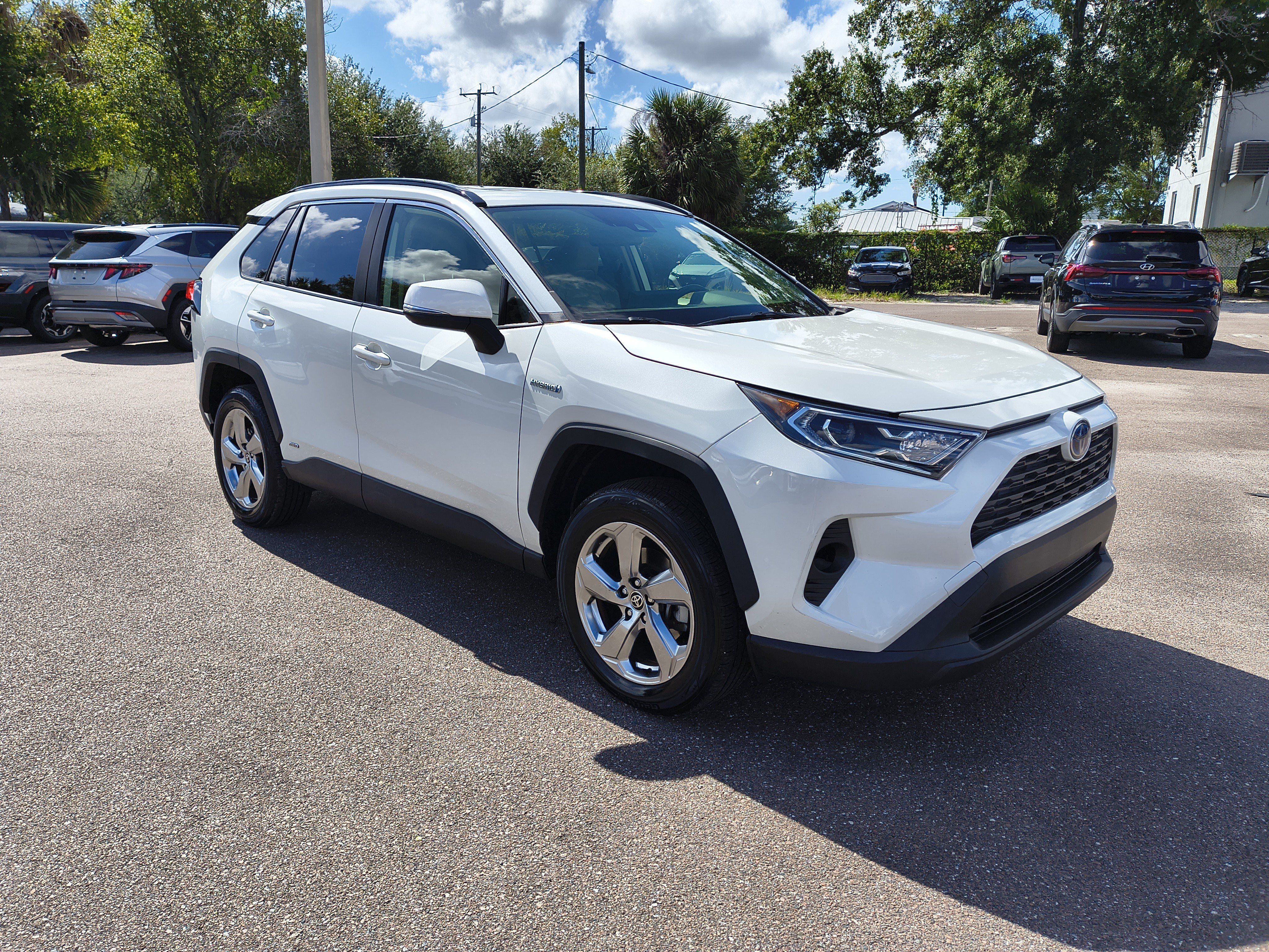 Used 2021 Toyota RAV4 XLE Premium AWD/4WD image 8