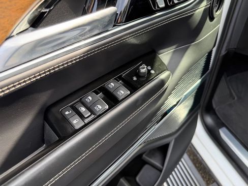 Used 2022 Jeep Grand Wagoneer Series II AWD/4WD image 15