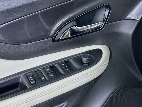 Used 2019 Buick Encore Essence FWD image 15