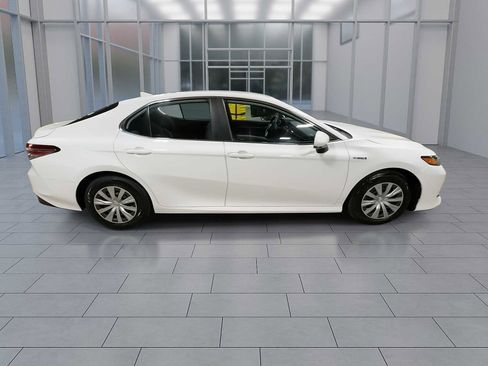 Certified 2019 Toyota Camry LE image 9