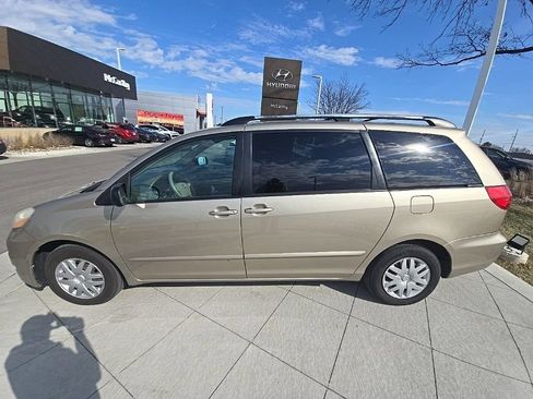 Used 2008 Toyota Sienna LE image 3