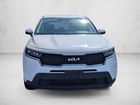 Used 2023 Kia Sorento LX image 2