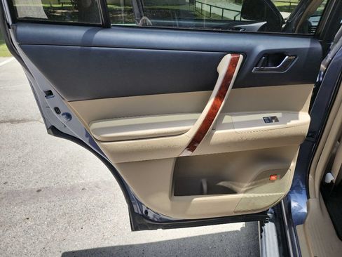 Used 2013 Toyota Highlander Limited AWD/4WD image 23