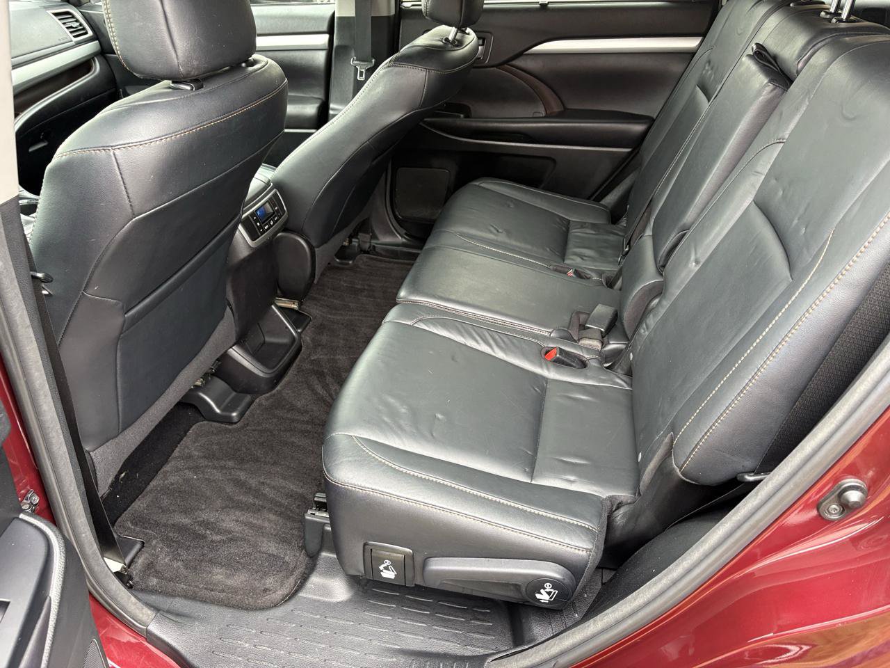 Used 2016 Toyota Highlander XLE AWD/4WD image 16