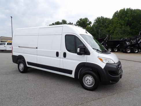 Used 2024 RAM ProMaster 2500 w/ Convenience Group FWD image 10