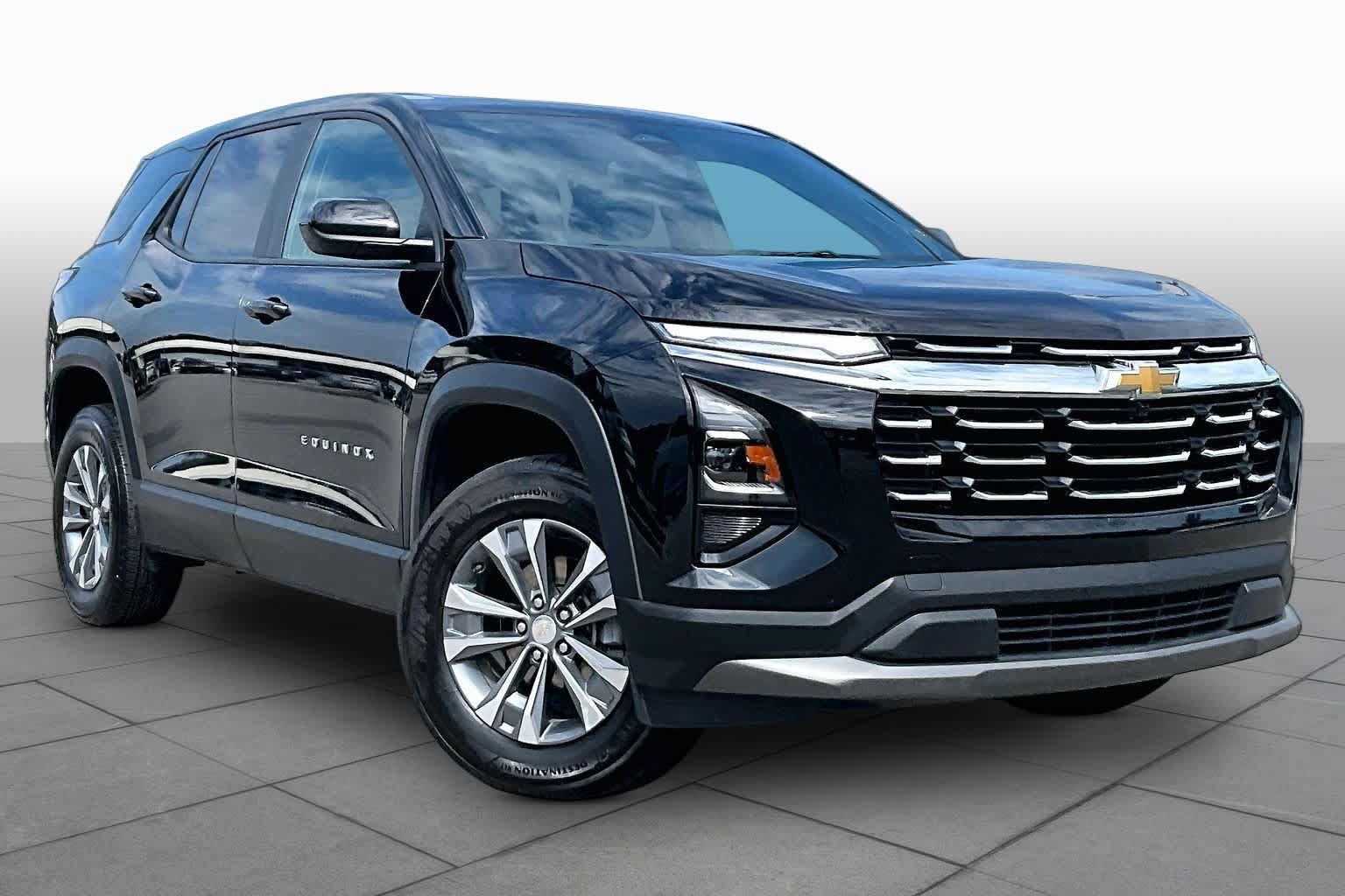 Used 2026 Chevrolet Equinox LT w/ Convenience Package II FWD image 2