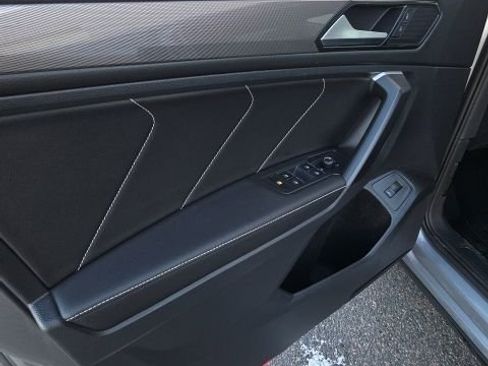 Used 2024 Volkswagen Tiguan SE image 13