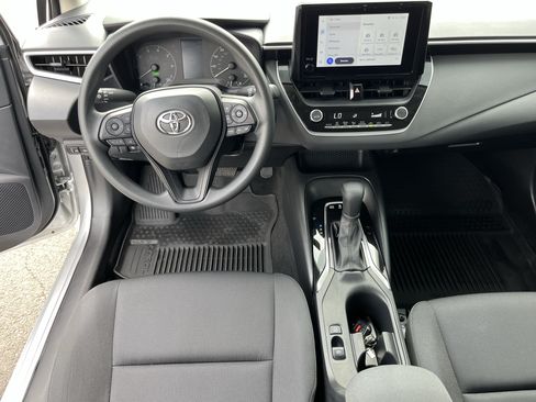 Used 2024 Toyota Corolla LE w/ LE Convenience Package FWD image 11