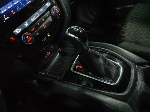 Used 2019 Nissan Rogue SV image 25