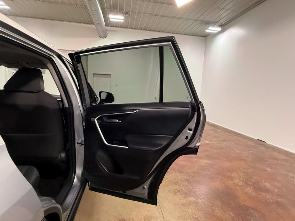 Used 2025 Toyota RAV4 XLE AWD/4WD image 64