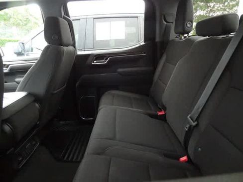 Used 2022 Chevrolet Silverado 1500 LT AWD/4WD image 11