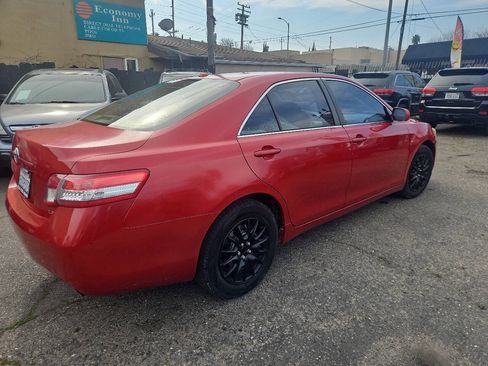 Used 2010 Toyota Camry LE image 5