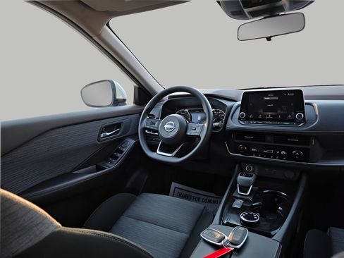 Used 2023 Nissan Rogue SV image 10