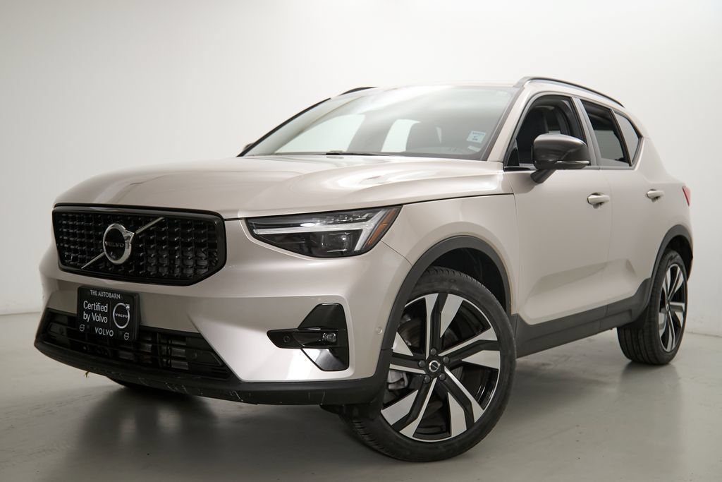 Certified 2024 Volvo XC40 B5 Plus w/ Protection Package Premier AWD/4WD image 2