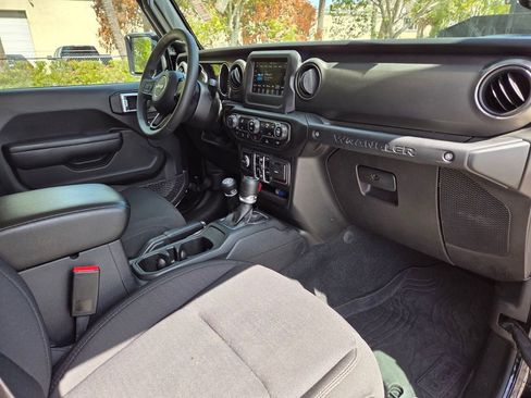 Used 2023 Jeep Wrangler Sport S image 9